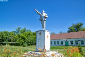 Памятник Ленину в Скачихе