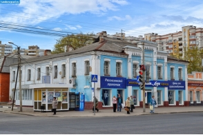 Современный Тамбов. Дом на пересечении улиц Советская и Комсомольская в Тамбове
