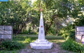 Мемориал погибшим в годы войны в Новотомниково