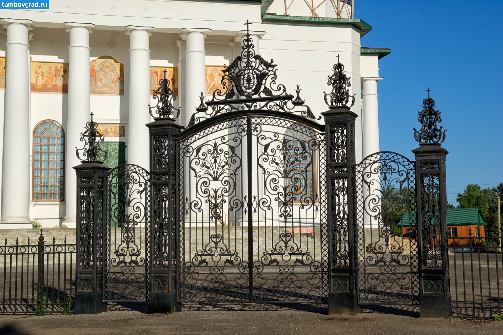 Моршанск. Ворота собора в Моршанске