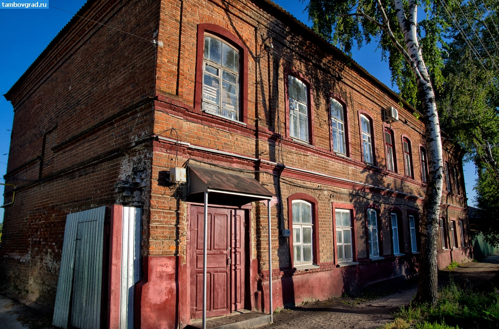 Моршанск. Двухэтажный дом на улице Сакко и Ванцетти в Моршанске