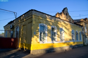 Старый кирпичный дом по улице Ленина в Моршанске