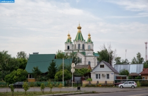 Вид на Свято-Троицкий храм с центральной площади Пичаево