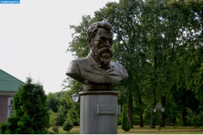Памятник Владимиру Ивановичу Вернадскому в Вернадовке