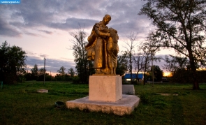 Памятник воину в селе Карай-Салтыково