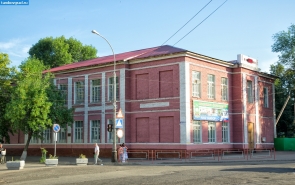 Дом на перекрёстке улиц Красной и Советской в Мичуринске