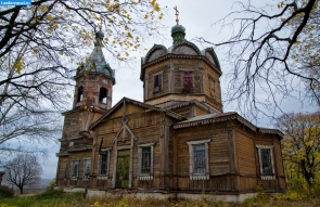 Деревянная Казанская церковь в деревне Курдюки