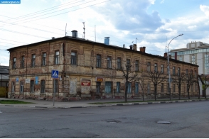 Современный Тамбов. Дом на пересечении улиц Карла Маркса и Комсомольской в Тамбове