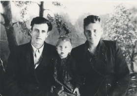Ишины Алексей Александрович, Александра Сергеевна (Артюхина) и их дочь Нина