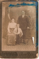 Дьячков Моисей Александрович с женой Аксиньей и сыном Петром.