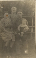 Послевоенные годы... Папа, мама, сестра Лида и старший брат Валентин