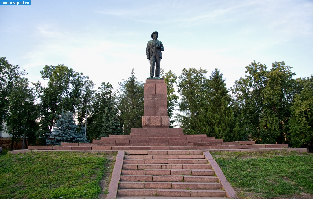 Мичуринск. Памятник И.В.Мичурину в Мичуринске