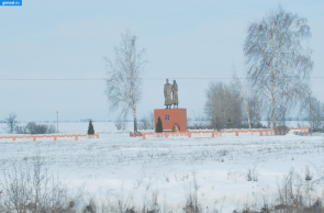 Памятник павшим в годы Великой Отечественной войны односельчанам в селе Сухая Лубна
