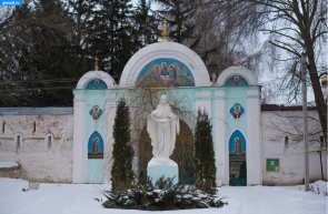 Вход в Троицкий монастырь в Лебедяни