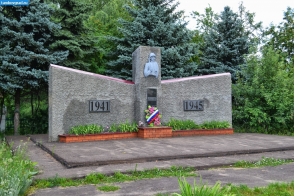 Мемориал воинам в селе Ярославка