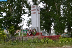 Памятник погибшим землякам в поселке Мордово