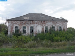 Заброшенное здание церковно-приходской школы в селе Шехмань