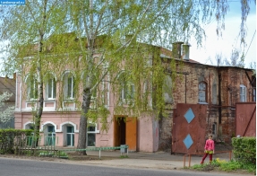 Современный Тамбов. Двухэтажный дом на улице Ленинградской в Тамбове