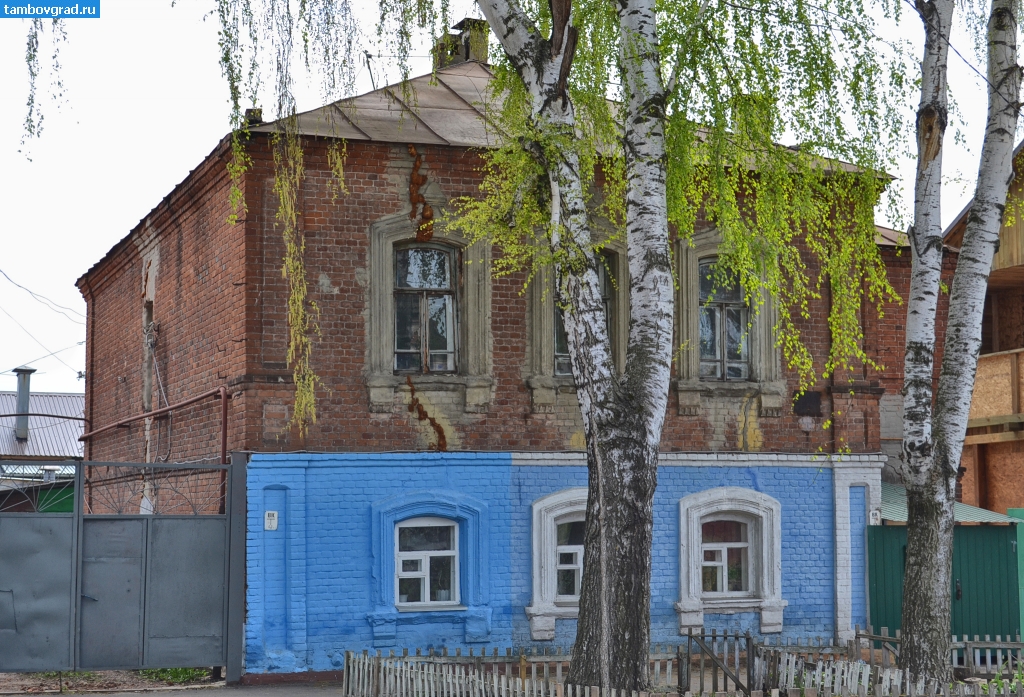 Современный Тамбов. Двухэтажный дом на улице Ленинградской в Тамбове
