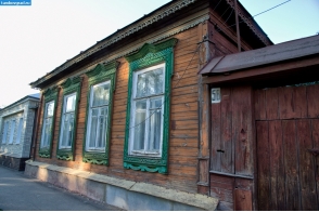 Моршанск. Деревянный дом с наличниками на улице Красной в Моршанске
