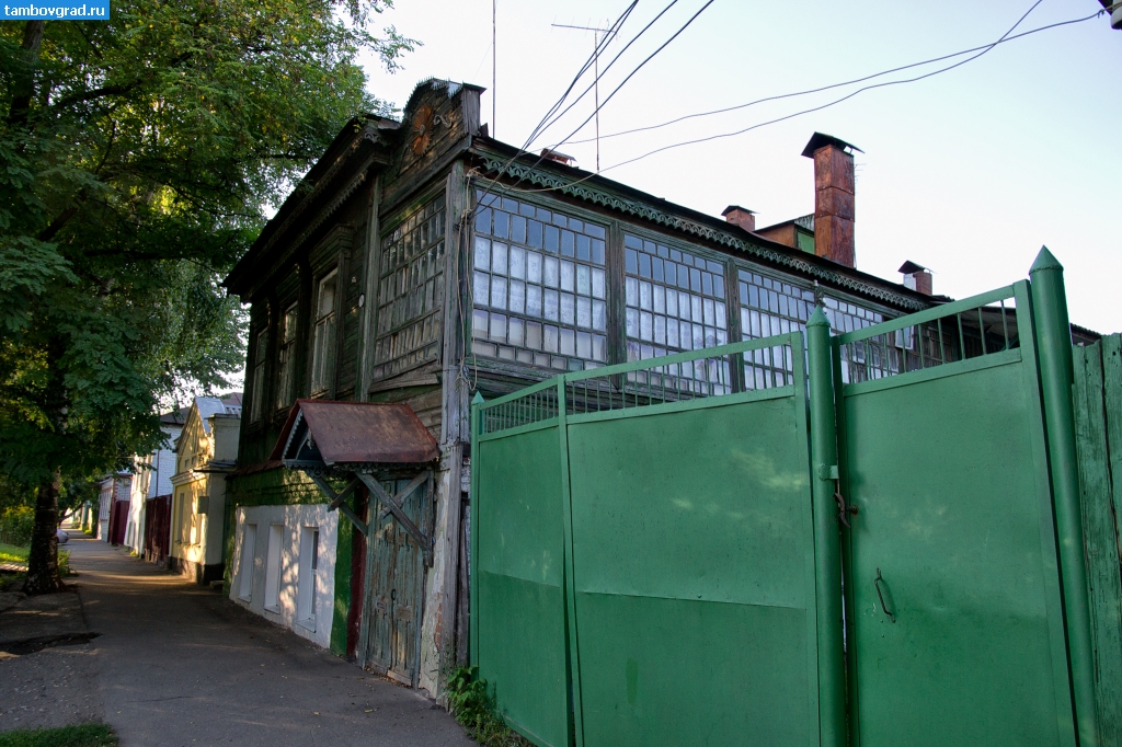 Моршанск. Двухэтажный дом на улице Красной в Моршанске