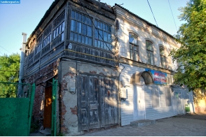 Двухэтажный дом на улице Ленина в Моршанске
