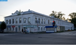 Двухэтажное здание на Интернациональной в Моршанске