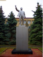 Кирсанов. Памятник Ленину возле администрации Кирсановского района