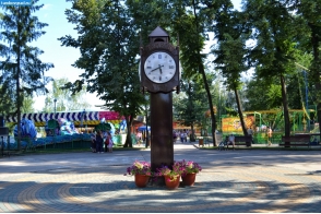 Современный Тамбов. Часы в городском парке в Тамбове