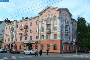 Современный Тамбов. Дом на пересечении улиц Советская и Энгельса в Тамбове