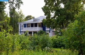Вид на усадебный дом в Ивановке