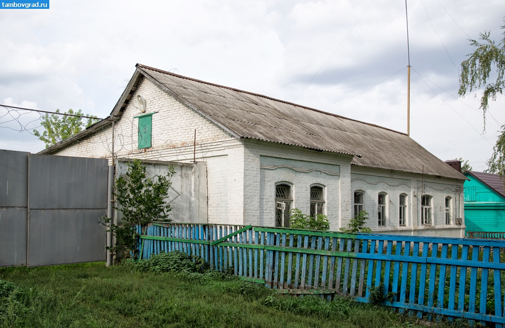 Сосновский район. Старый кирпичный дом в Сосновке