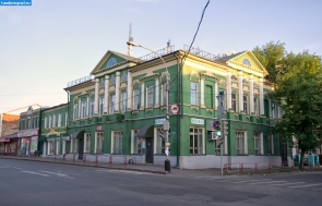 Здание на перекрёстке улиц Интернациональной и Филиппова в Мичуринске