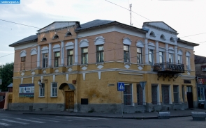 Дом на углу улиц Гоголевской и Советской в Мичуринске