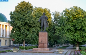 Памятник Ленину в Мичуринске