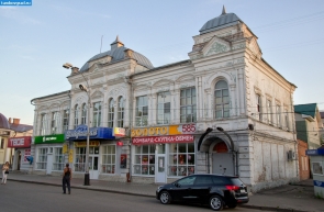Мичуринск. Торговый дом на улице Советской в Мичуринске