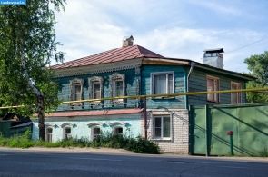 Мичуринск. Двухэтажный дом на улице Герасимова в Мичуринске