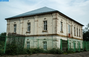 Дом возле церкви в Мордово