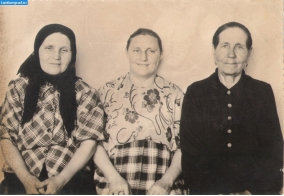 Фрося слева, Мария в центре, Якунина Ольга Васильевна справа. фамилии и отчества?