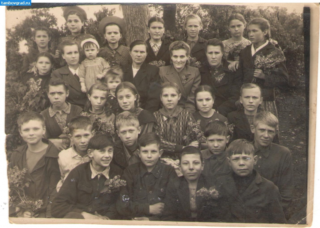 Новосельцевская школа 40х-50х годов.. 6 класс 1948 год.