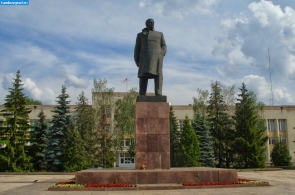 Моршанск. Памятник Ленину возле администрации Моршанского района