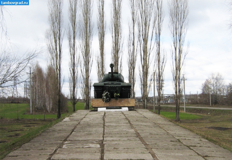 Петровский район. Монумент «Танк», апрель 2009
