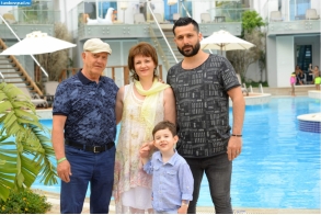Я с мужем Кемалем и сыном Денисом и моим отцом Юрием Борисовичем