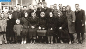 Ноздрины из Осино-Лазовки. Дети и внуки на похоронах матери (1966 год)