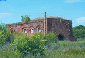 Разрушенная Михайловская церковь в селе Юрино