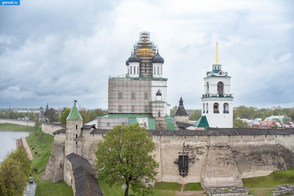 Псковская губерния. Вид на крепостную стену в Псковском Кремле