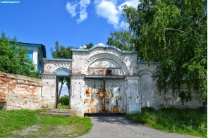 Знаменский район. Вход на территорию Сухотинского Знаменского женского монастыря