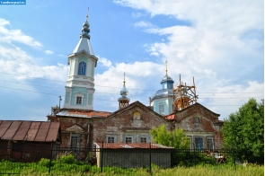 Тамбовский район. Вид сбоку на церковь Космы и Дамиана в Козьмодемьяновке