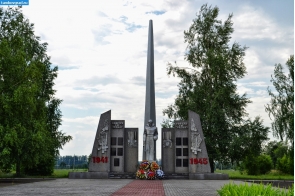 Мемориал участникам войны в Дмитриевке
