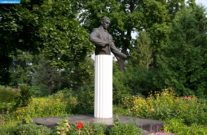 Памятник Сергею Васильевичу Рахманинову в Ивановке